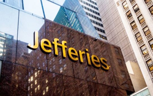 Jefferies Equity Strategist Expects 'Accommodating' US Crypto Regulation Unlike China's 'Authoritarian Model'