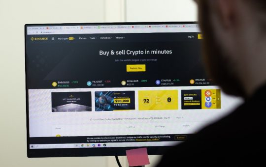 Binance launches its oracle network and invests in Elon Musk