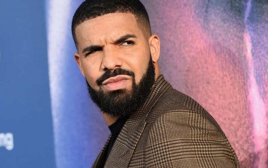 How Drake Lost $600K Worth of BTC Betting on Football