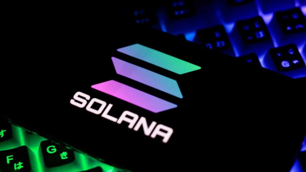 Solana ETF Approval Odds Rise Amid Potential Political Shifts, Analyst Says